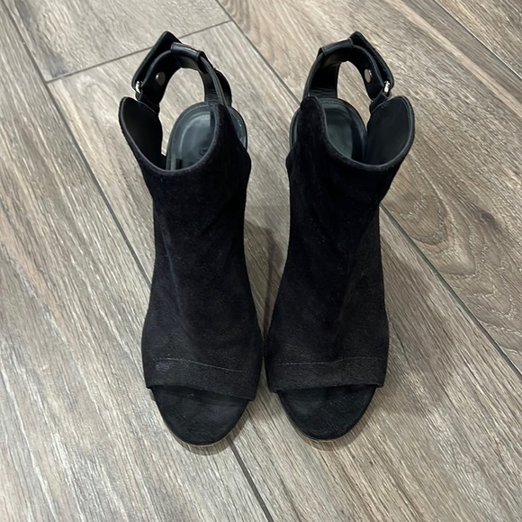 Suede peep toe heels - Picture 5 of 8